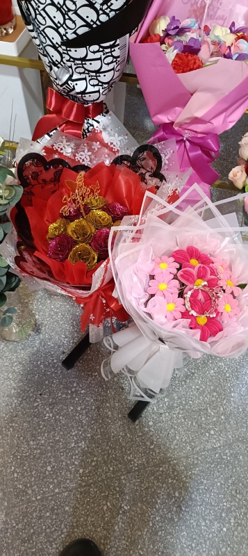 Posh petals 